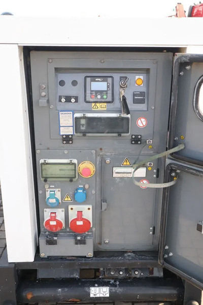Generator set SDMO R44C3 | 44 KVA | GOOD WORKING: picture 9