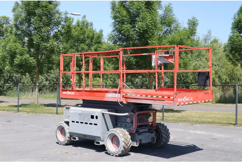 Skyjack SJ 6832 RTE | 12 METER | 454 KG - Scissor lift: picture 5 Skyjack SJ 6832 RTE | 12 METER | 454 KG - Scissor lift: picture 5