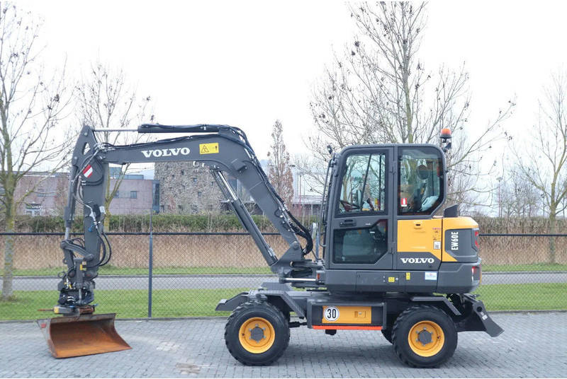 Volvo EW 60 E | DEMO | 30 KM/H | ROTOTILT + GRIPPER | BUCKET - Wheel excavator: picture 1 Volvo EW 60 E | DEMO | 30 KM/H | ROTOTILT + GRIPPER | BUCKET - Wheel excavator: picture 1