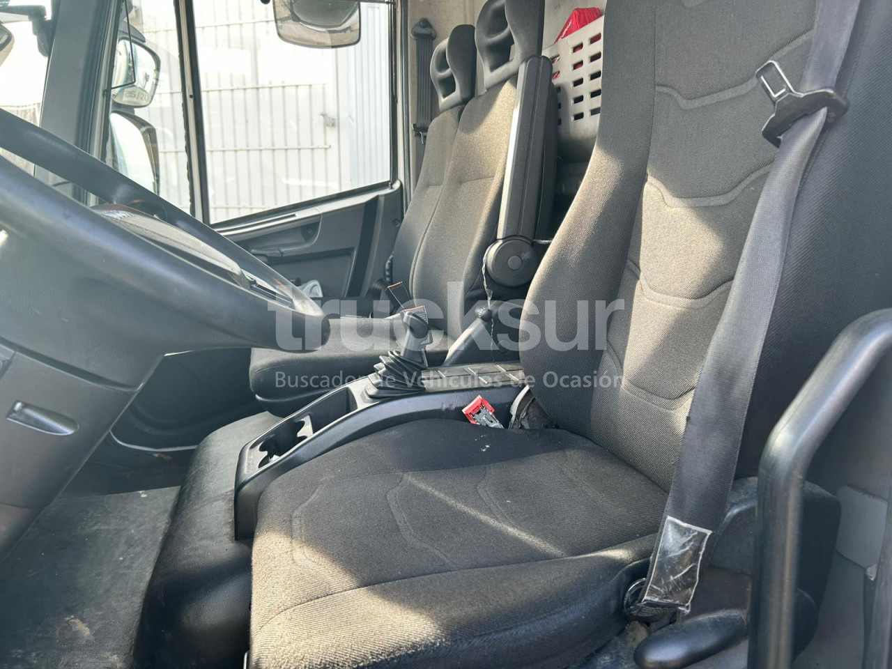 IVECO EUROCARGO ML160-250 - Curtainsider truck: picture 4 IVECO EUROCARGO ML160-250 - Curtainsider truck: picture 4