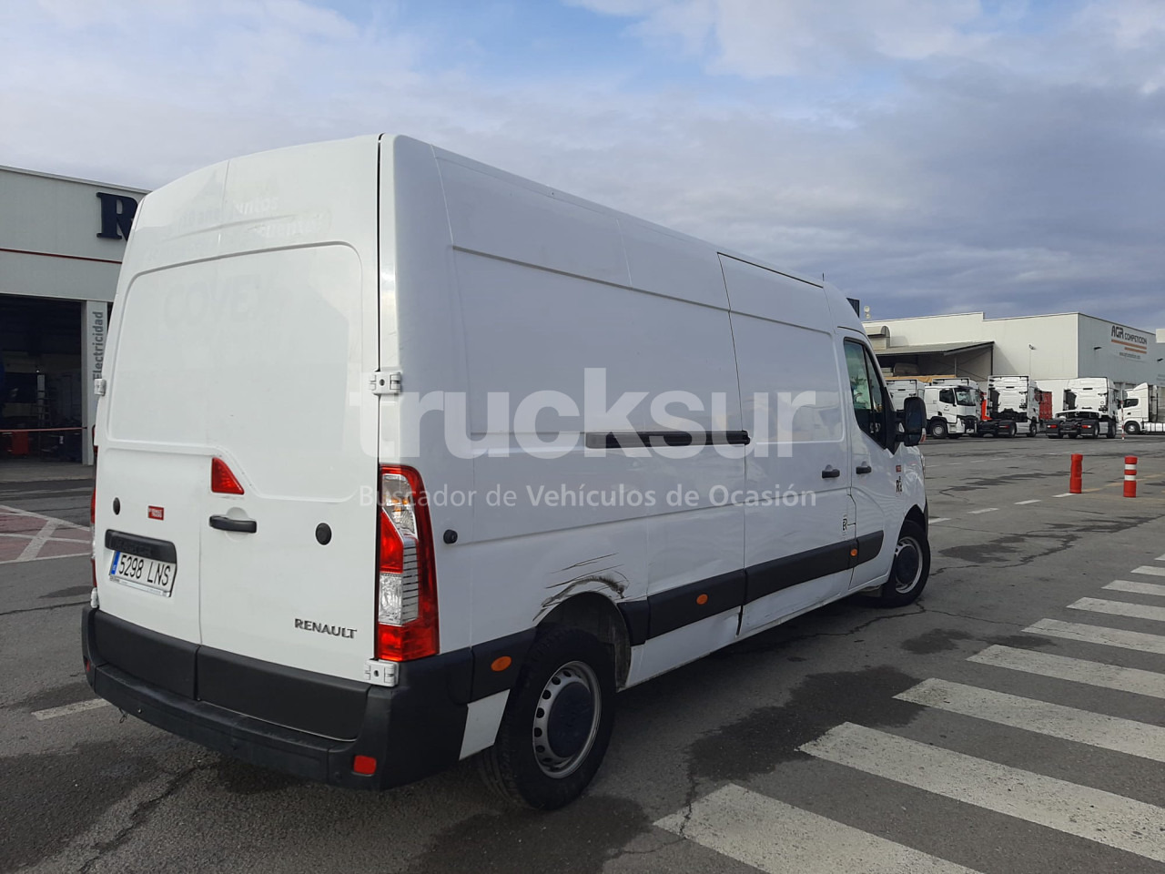 RENAULT 130.35 L3H2 - Box van: picture 4 RENAULT 130.35 L3H2 - Box van: picture 4