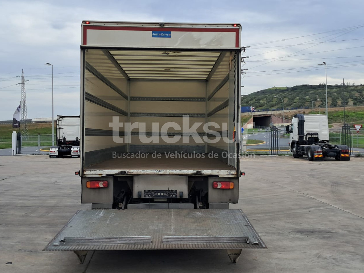Box truck RENAULT D12.240: picture 7