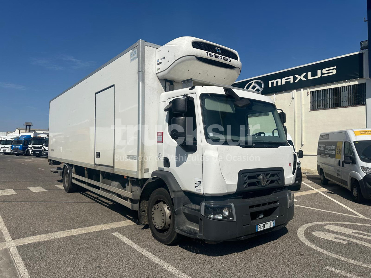 RENAULT D320.18 - Refrigerator truck: picture 2 RENAULT D320.18 - Refrigerator truck: picture 2