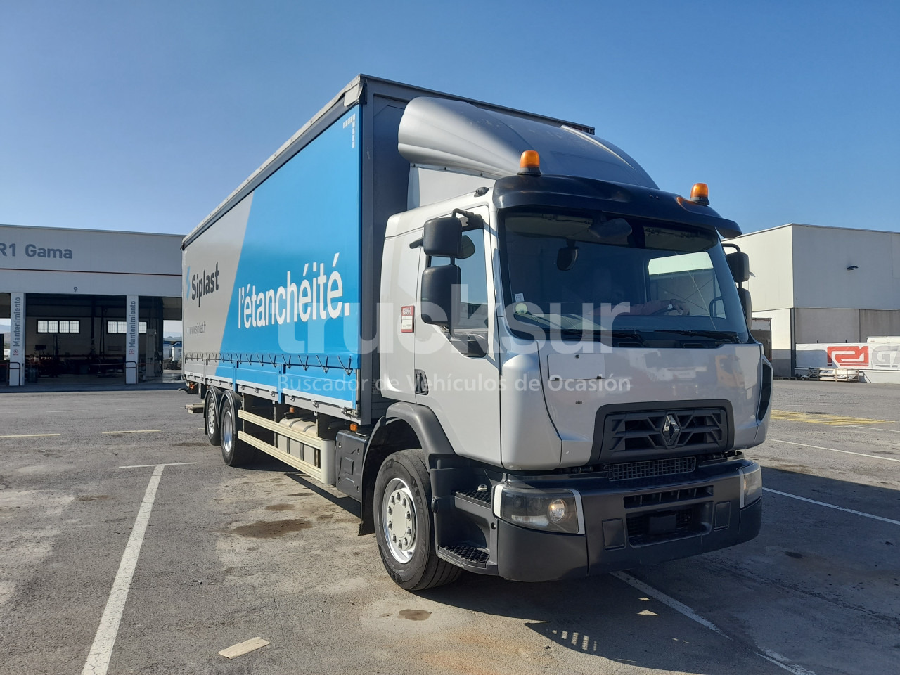 RENAULT D320.26 ejes 6x2*4 - Curtainsider truck: picture 1 RENAULT D320.26 ejes 6x2*4 - Curtainsider truck: picture 1