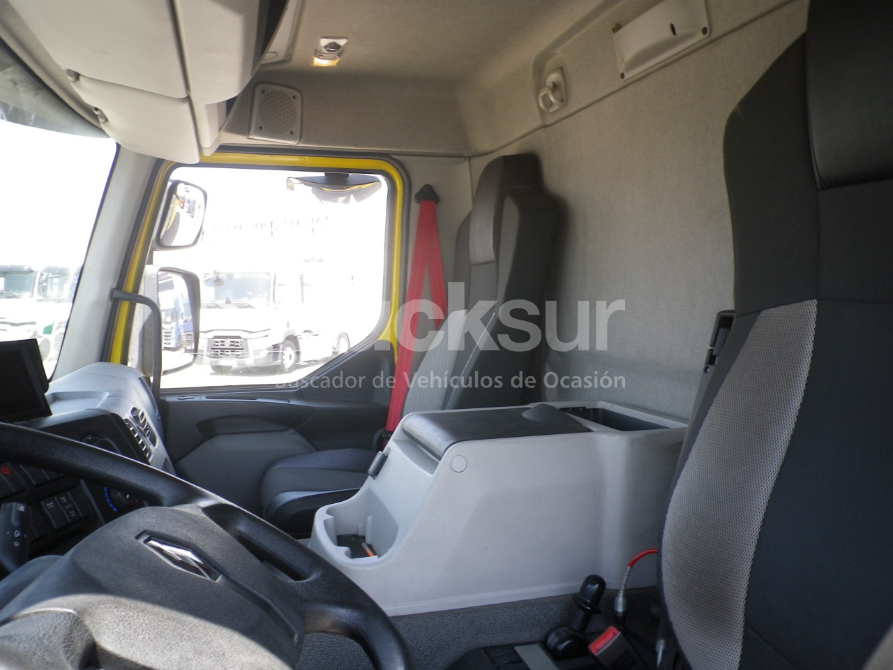 Box truck RENAULT D380.26  6X2*4 ejes 6x2*4: picture 9