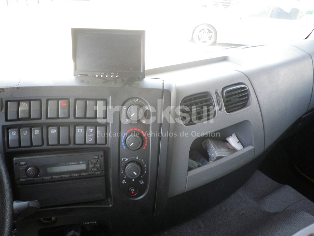 Box truck RENAULT D380.26  6X2*4 ejes 6x2*4: picture 10