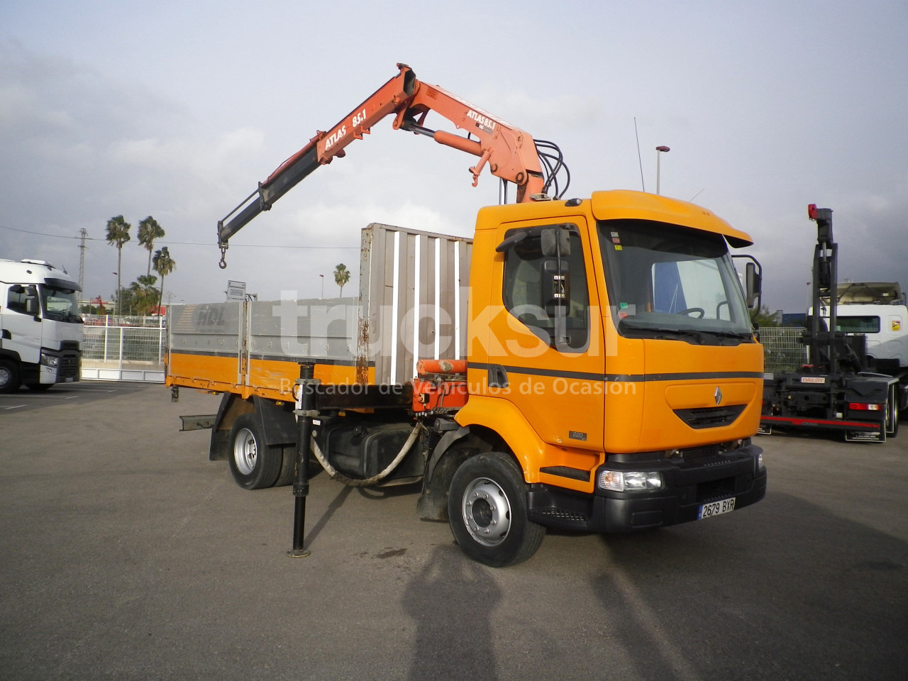 RENAULT MIDLUM 220.14C GRUA - Dropside/ Flatbed truck, Crane truck: picture 2 RENAULT MIDLUM 220.14C GRUA - Dropside/ Flatbed truck, Crane truck: picture 2