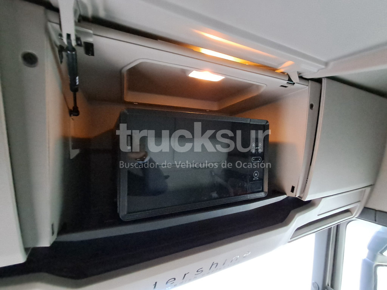 Cab chassis truck SCANIA R530: picture 15