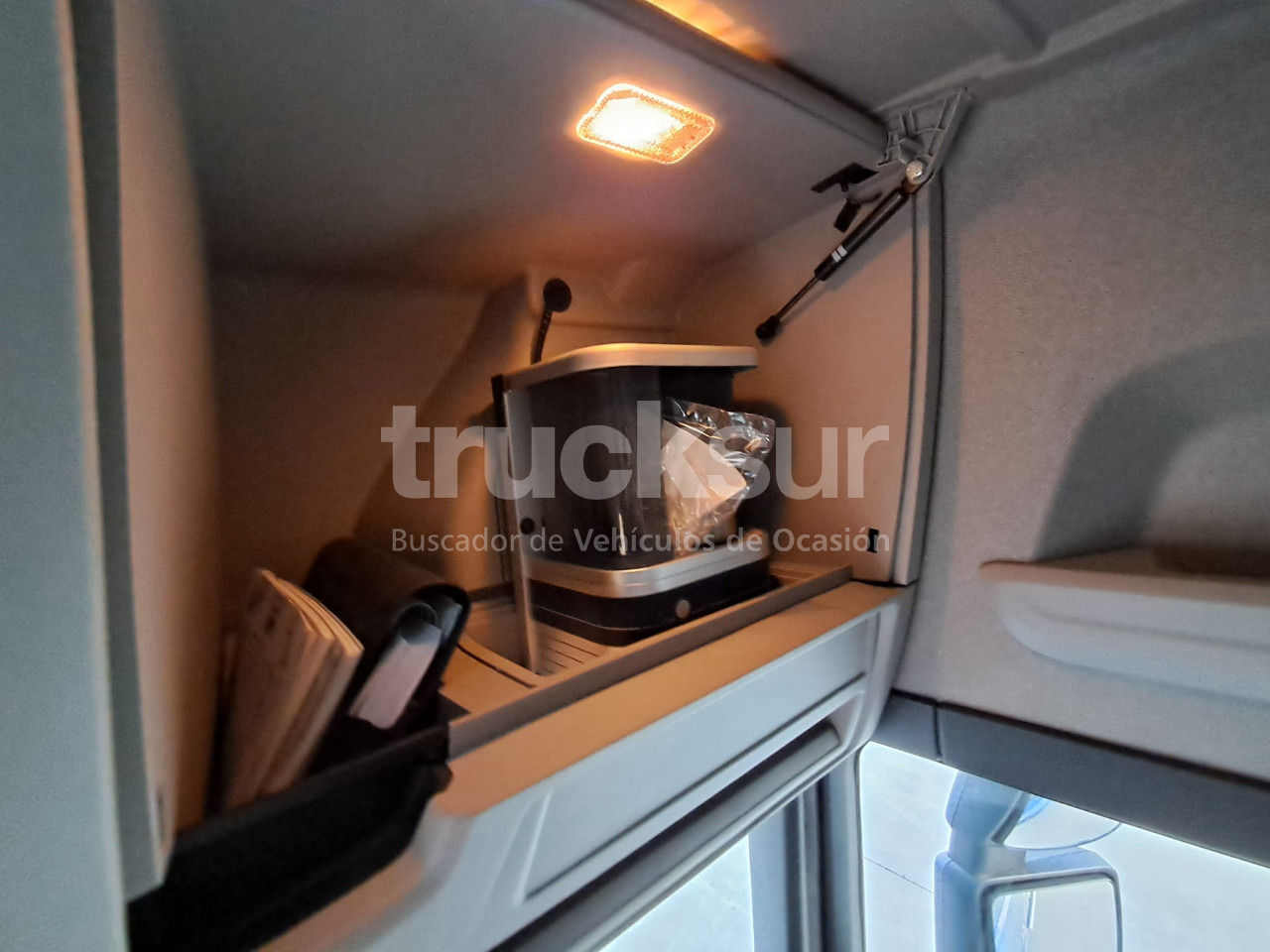 Cab chassis truck SCANIA R530: picture 16