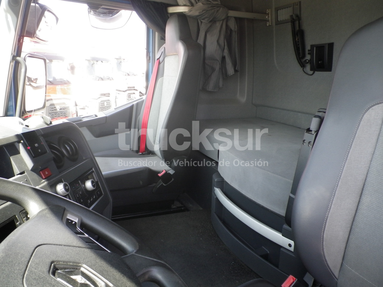 Tractor unit RENAULT T440 SLEEPER CAB: picture 8 Tractor unit RENAULT T440 SLEEPER CAB: picture 8