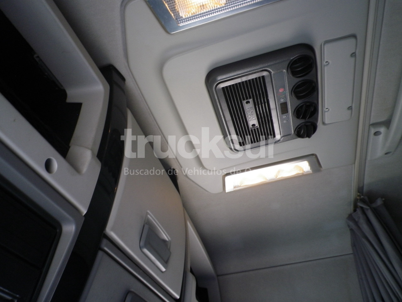 Tractor unit RENAULT T440 SLEEPER CAB: picture 9 Tractor unit RENAULT T440 SLEEPER CAB: picture 9