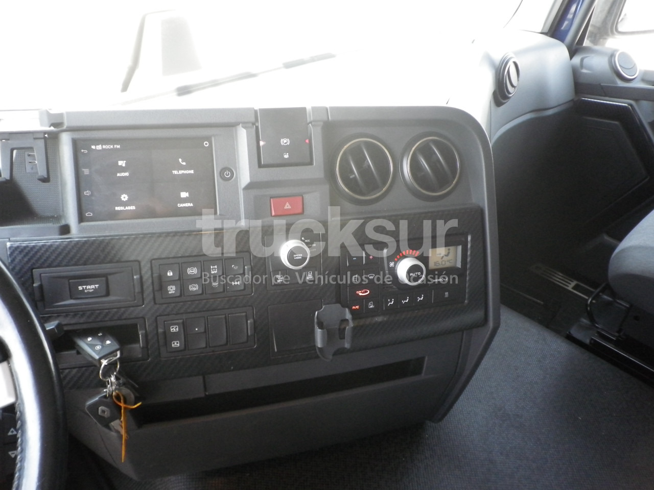 Tractor unit RENAULT T440 SLEEPER CAB: picture 11