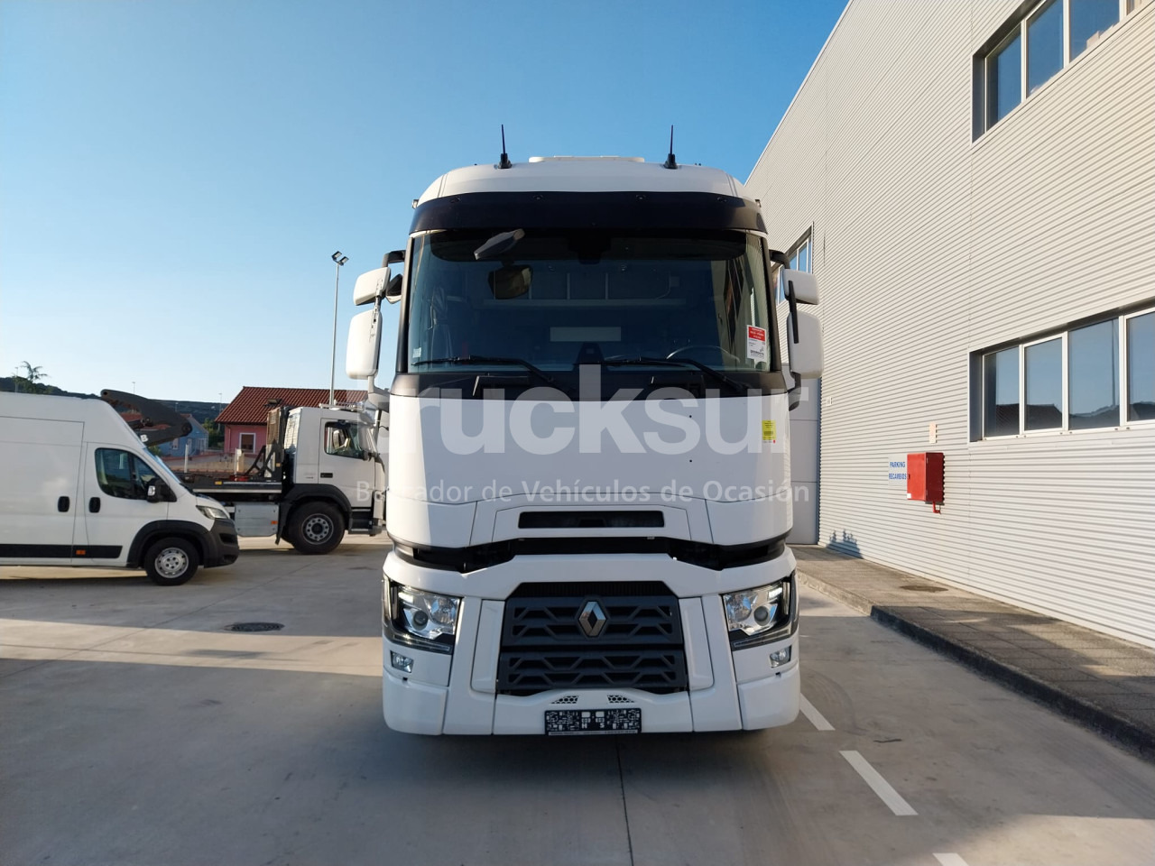 RENAULT T520 HIGH SLEEPER CAB - Tractor unit: picture 1 RENAULT T520 HIGH SLEEPER CAB - Tractor unit: picture 1