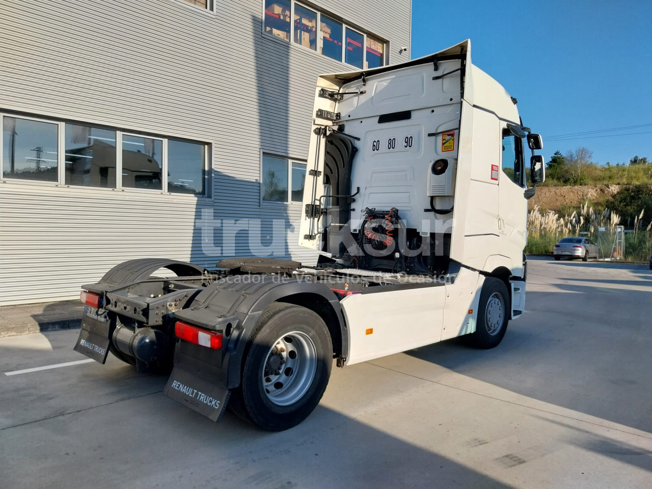 RENAULT T520 HIGH SLEEPER CAB - Tractor unit: picture 5 RENAULT T520 HIGH SLEEPER CAB - Tractor unit: picture 5