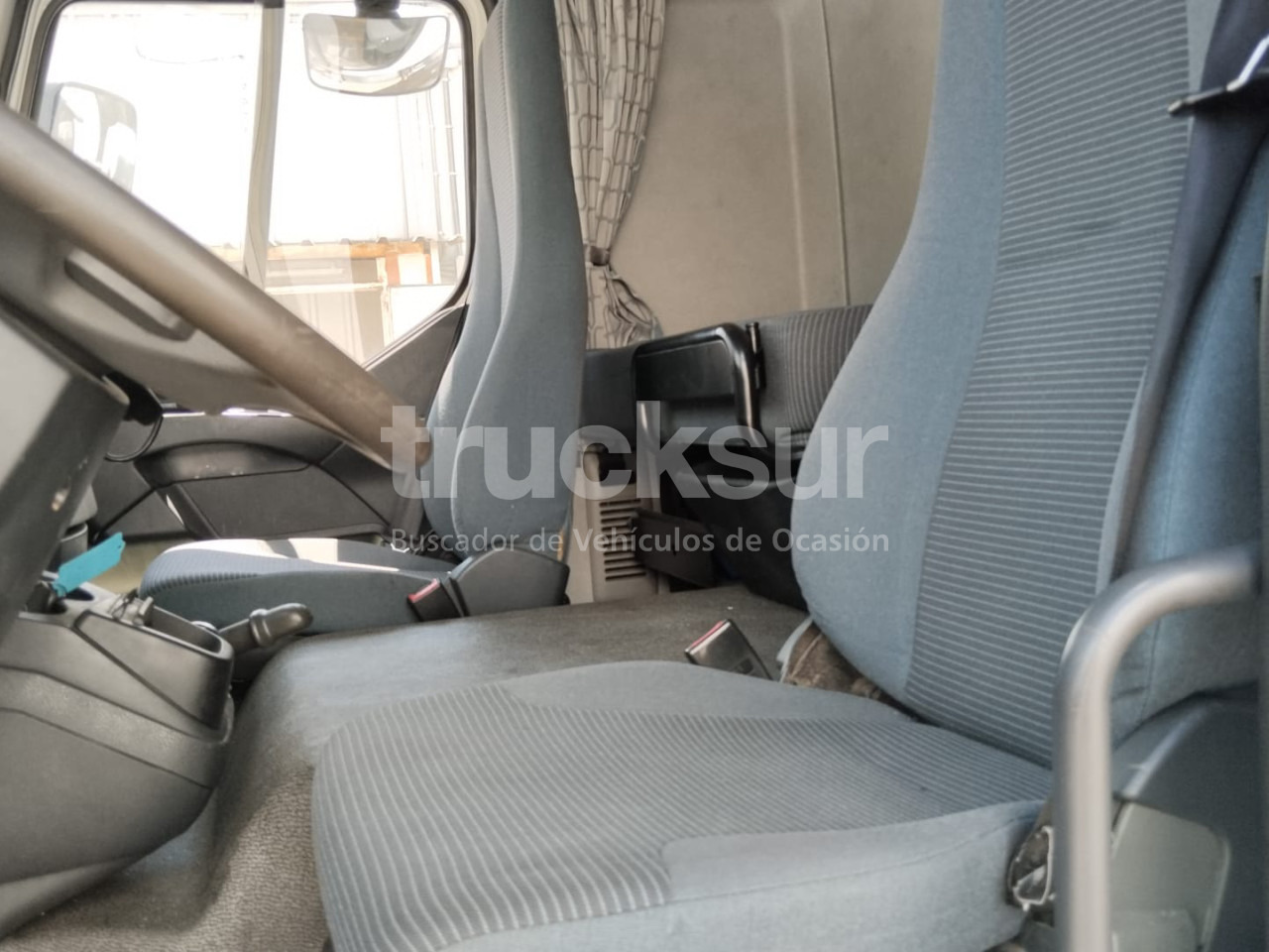 VOLVO FL290 - Refrigerator truck: picture 3 VOLVO FL290 - Refrigerator truck: picture 3