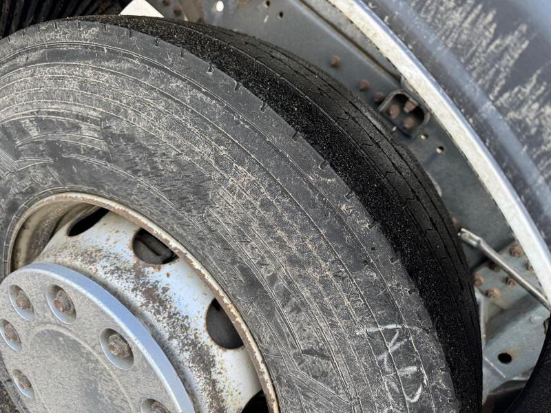 Tank truck for transportation of fuel Renault Premium 370 DXI: picture 12 Tank truck for transportation of fuel Renault Premium 370 DXI: picture 12