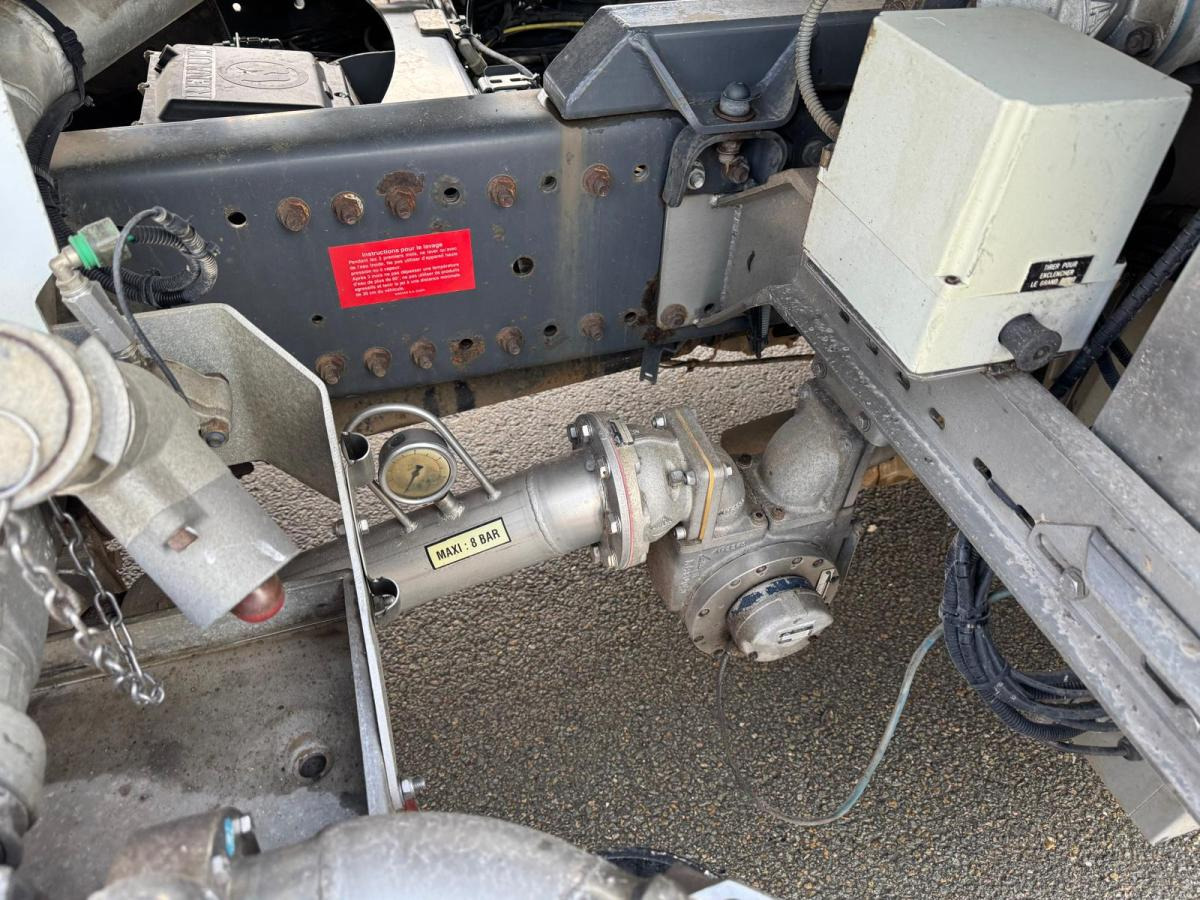 Tank truck for transportation of fuel Renault Premium 370 DXI: picture 10 Tank truck for transportation of fuel Renault Premium 370 DXI: picture 10