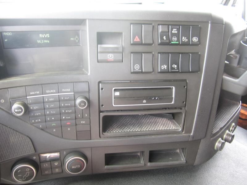 Tractor unit Volvo FMX 460: picture 9
