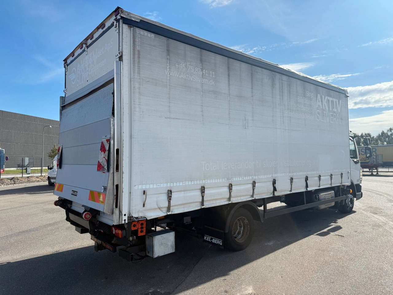 DAF LF 45 /220 4x2 Curtainsider and Taillift Euro 6 - Curtainsider truck: picture 3 DAF LF 45 /220 4x2 Curtainsider and Taillift Euro 6 - Curtainsider truck: picture 3