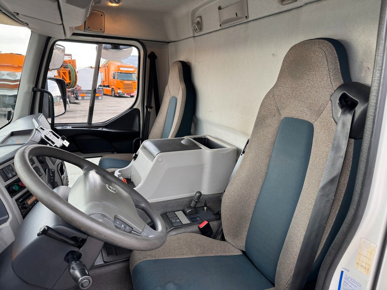 Volvo FE320 6x2*4 Frigoblock FK25SL 9.9 m Frigobox - Refrigerator truck: picture 5 Volvo FE320 6x2*4 Frigoblock FK25SL 9.9 m Frigobox - Refrigerator truck: picture 5