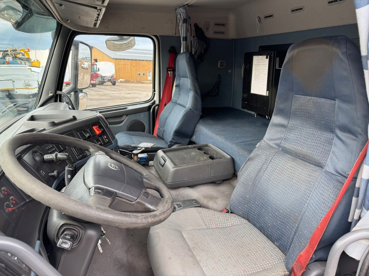 Volvo FM 440 8x2*6 24.000 l. ADR Tanktruck - Tank truck: picture 5 Volvo FM 440 8x2*6 24.000 l. ADR Tanktruck - Tank truck: picture 5