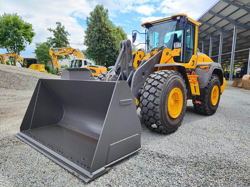Volvo L110H - Wheel loader: picture 2 Volvo L110H - Wheel loader: picture 2