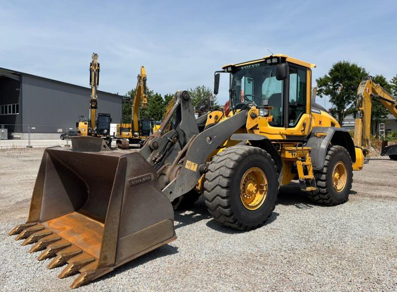Volvo L90H - Wheel loader: picture 2 Volvo L90H - Wheel loader: picture 2