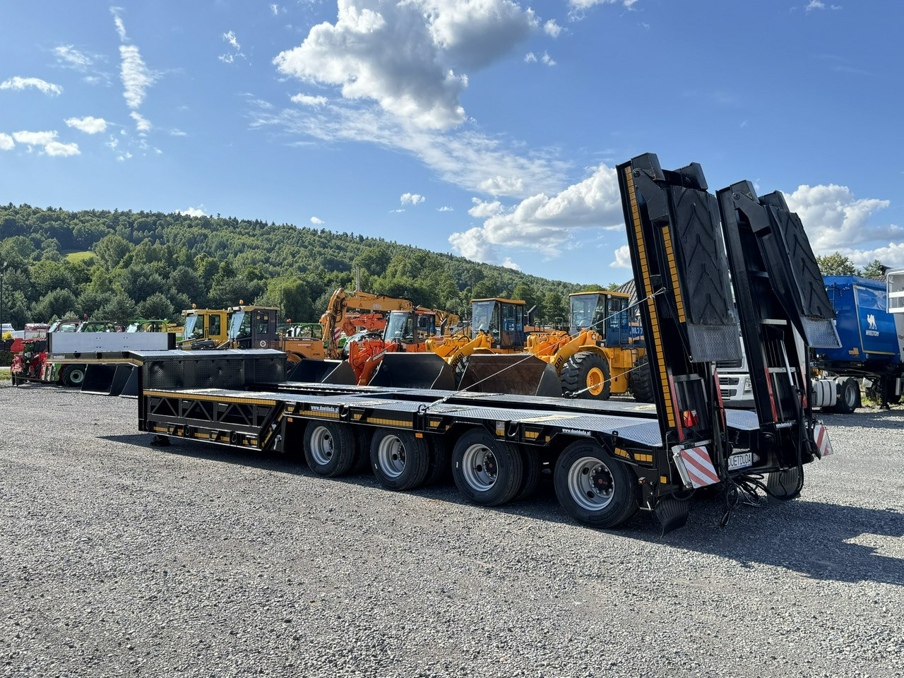 Bodex 4 osiowa NN4J Niskopodwoziówka Niskopodwozie Nowe Opony - Low loader semi-trailer: picture 4 Bodex 4 osiowa NN4J Niskopodwoziówka Niskopodwozie Nowe Opony - Low loader semi-trailer: picture 4