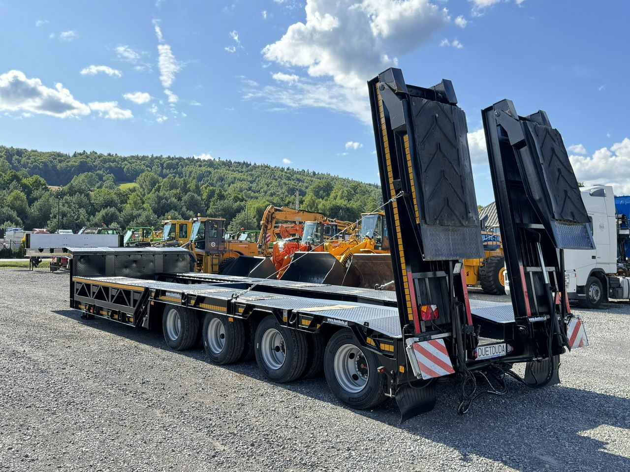 Bodex 4 osiowa NN4J Niskopodwoziówka Niskopodwozie Nowe Opony - Low loader semi-trailer: picture 1 Bodex 4 osiowa NN4J Niskopodwoziówka Niskopodwozie Nowe Opony - Low loader semi-trailer: picture 1