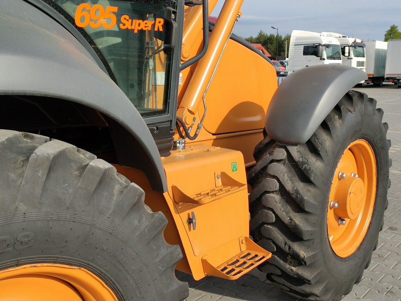 Backhoe loader Case 695SR2-4PS: picture 17