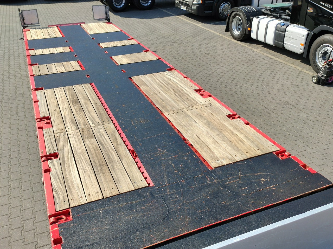 Low loader semi-trailer EMTECH Ład-33.3 tony 3osie Tylna oś skrętna Przednia Podnoszona: picture 21 Low loader semi-trailer EMTECH Ład-33.3 tony 3osie Tylna oś skrętna Przednia Podnoszona: picture 21