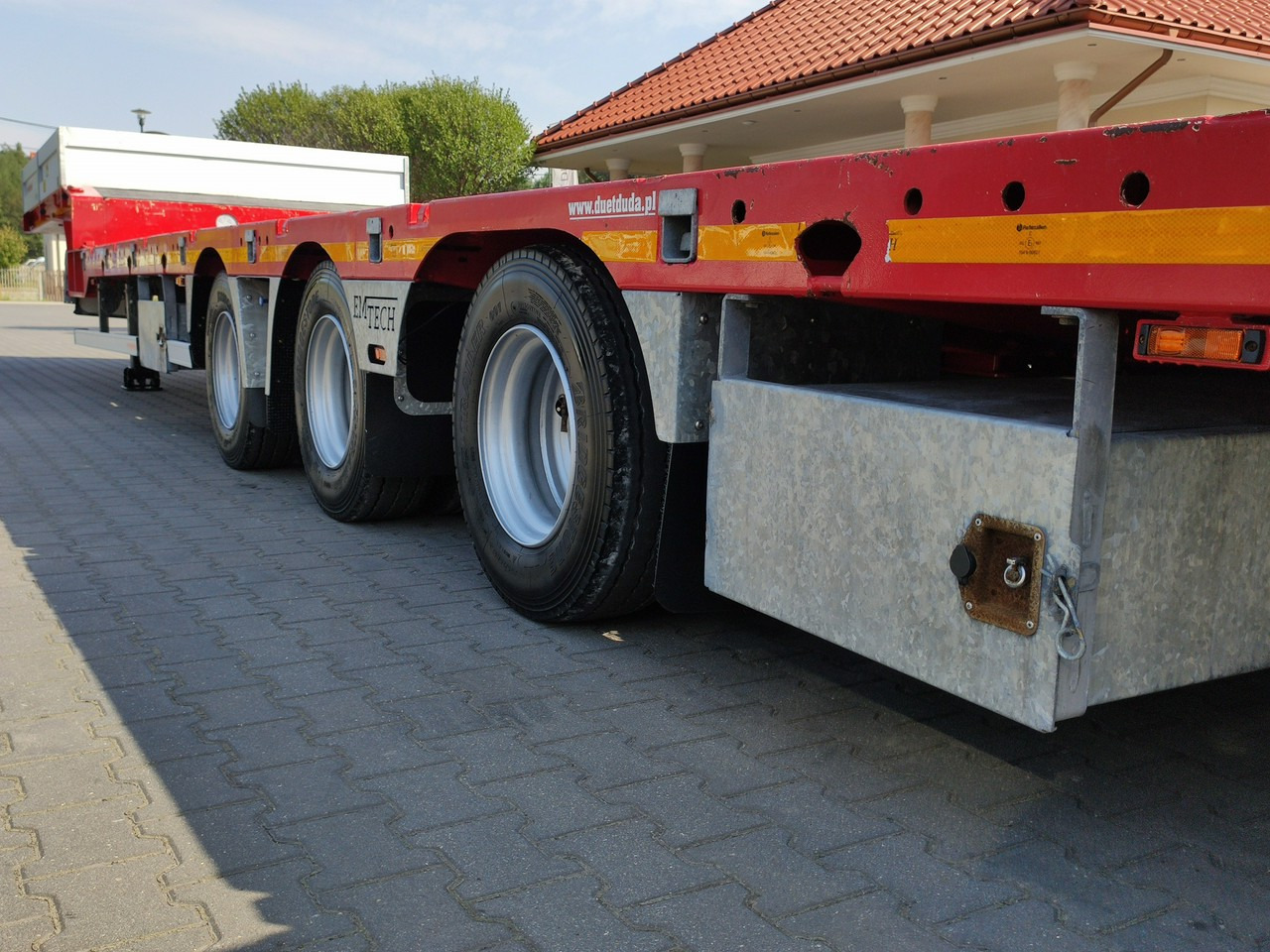 Low loader semi-trailer EMTECH Ład-33.3 tony 3osie Tylna oś skrętna Przednia Podnoszona: picture 23 Low loader semi-trailer EMTECH Ład-33.3 tony 3osie Tylna oś skrętna Przednia Podnoszona: picture 23