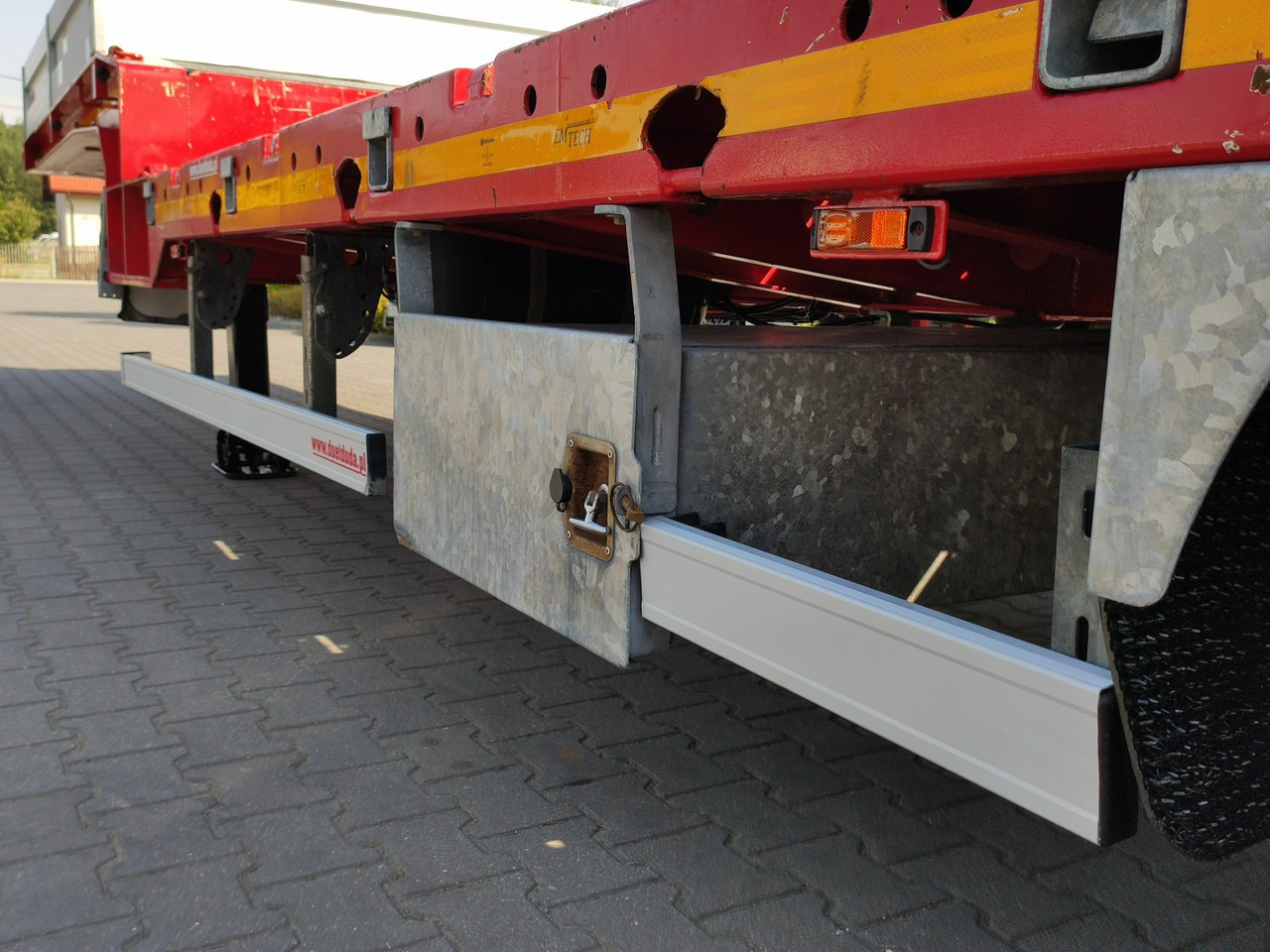 Low loader semi-trailer EMTECH Ład-33.3 tony 3osie Tylna oś skrętna Przednia Podnoszona: picture 28 Low loader semi-trailer EMTECH Ład-33.3 tony 3osie Tylna oś skrętna Przednia Podnoszona: picture 28