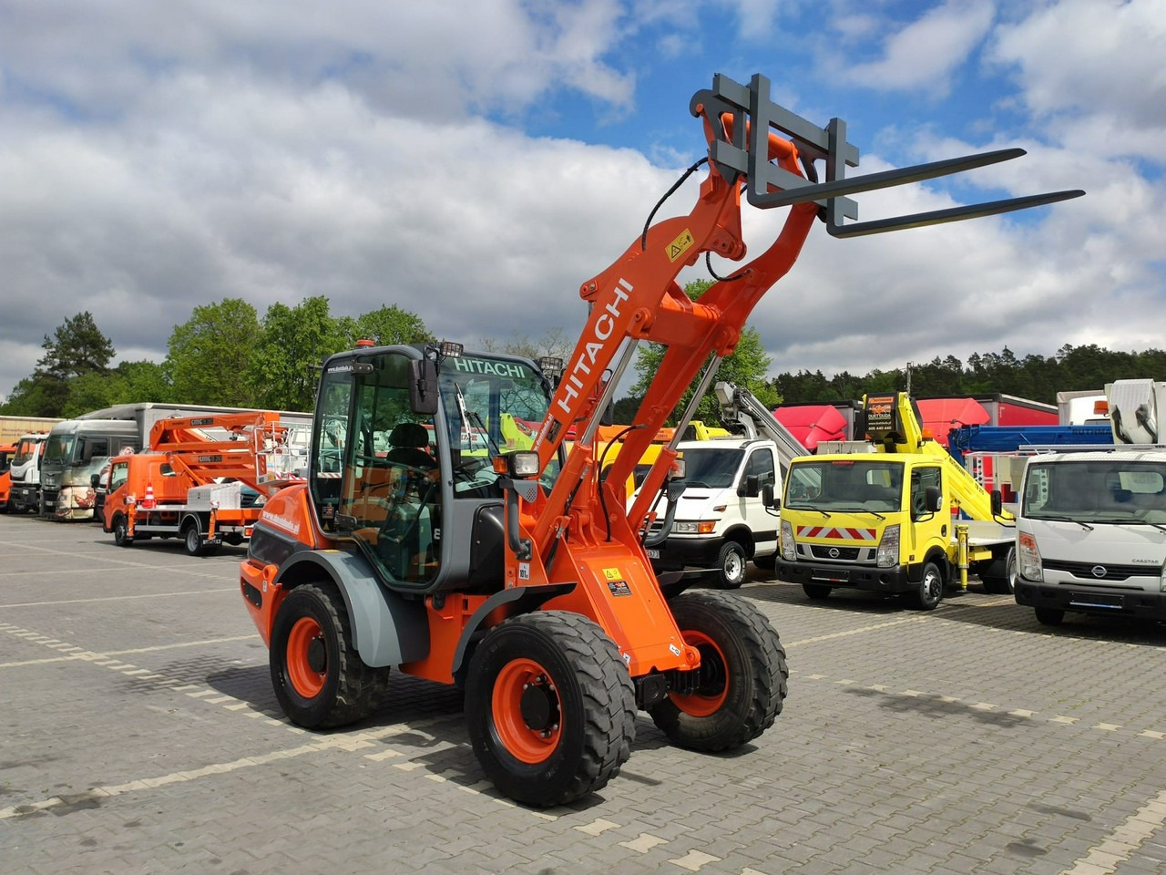 Hitachi ZW75 Wheel Loader Szybko-Złącze Widły Stan Bardzo Dobry - Wheel loader: picture 2 Hitachi ZW75 Wheel Loader Szybko-Złącze Widły Stan Bardzo Dobry - Wheel loader: picture 2