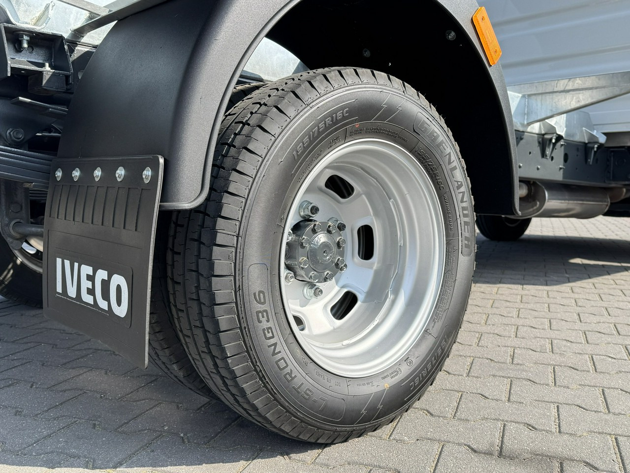 Tipper van Iveco Daily 50C18 V: picture 10