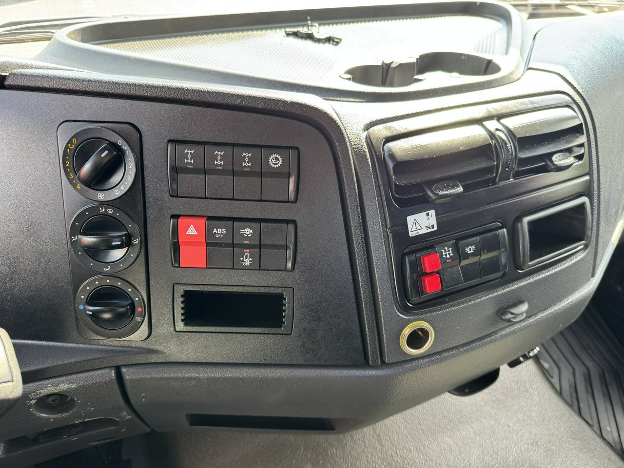 Truck mounted aerial platform Mercedes Atego 818 E6 4x4 Zwyżka PALFINGER P250 BK Podnośnik Koszowy: picture 38