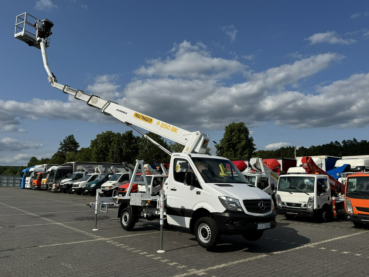 Mercedes Sprinter - Truck mounted aerial platform: picture 3 Mercedes Sprinter - Truck mounted aerial platform: picture 3