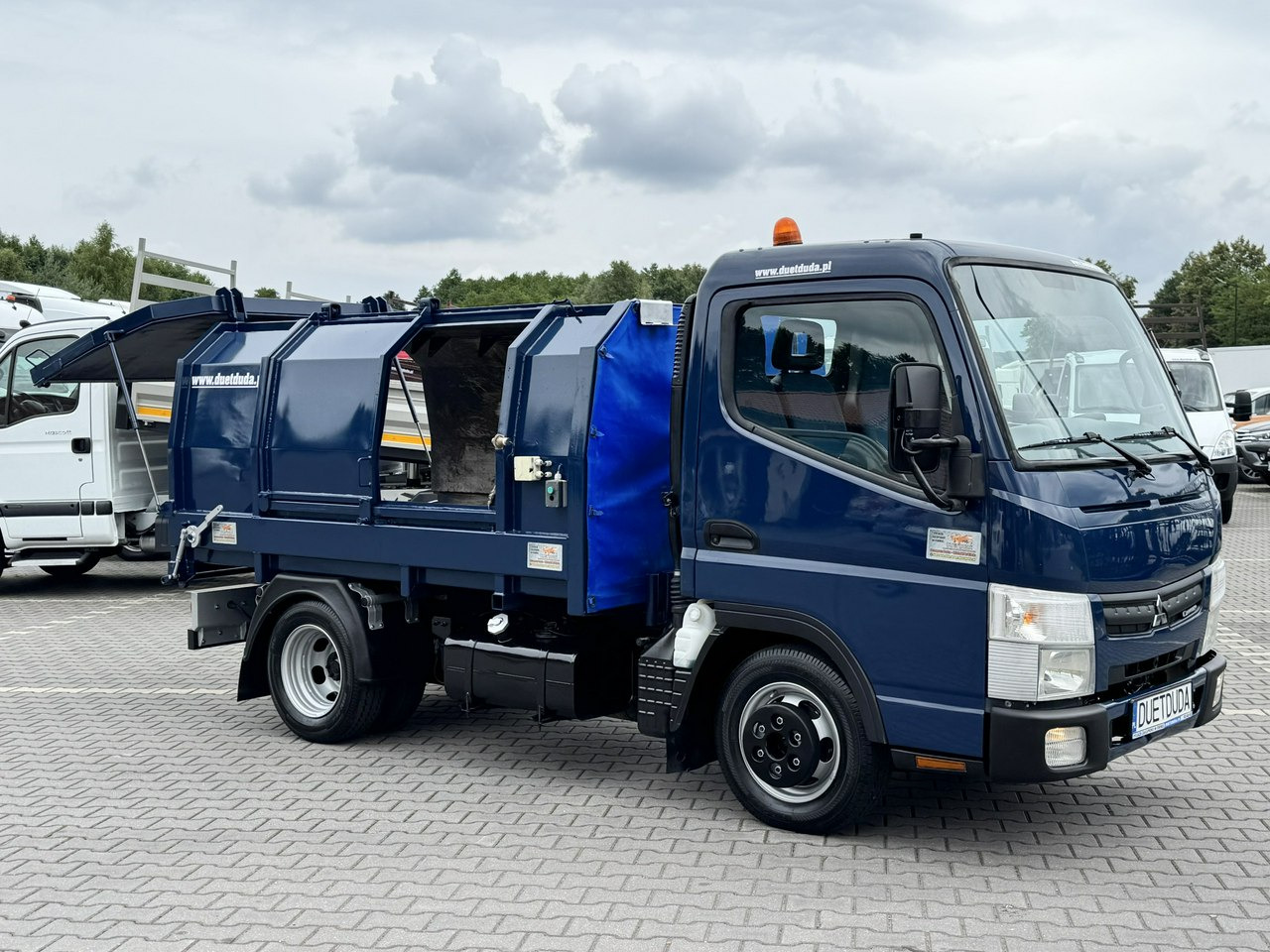 Mitsubishi Canter - Garbage truck: picture 2 Mitsubishi Canter - Garbage truck: picture 2
