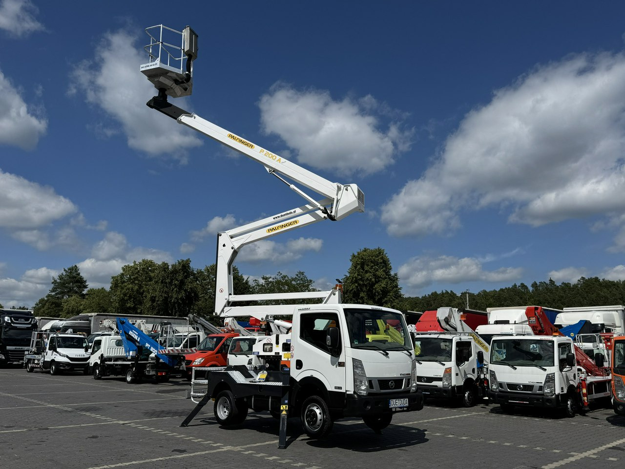 Truck mounted aerial platform Nissan Cabstar: picture 8