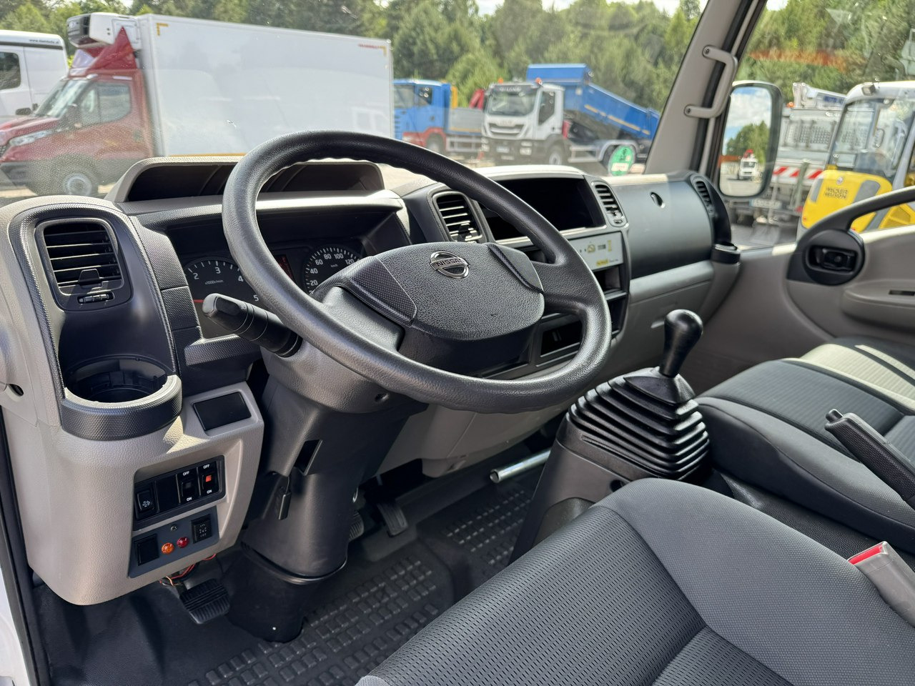 Truck mounted aerial platform Nissan Cabstar: picture 24