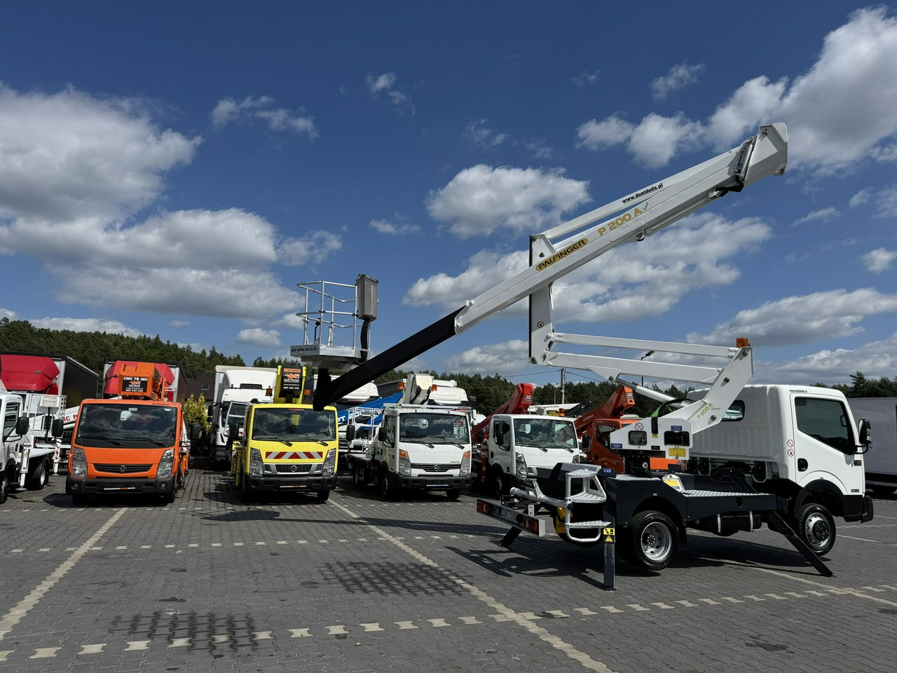 Truck mounted aerial platform Nissan Cabstar: picture 10