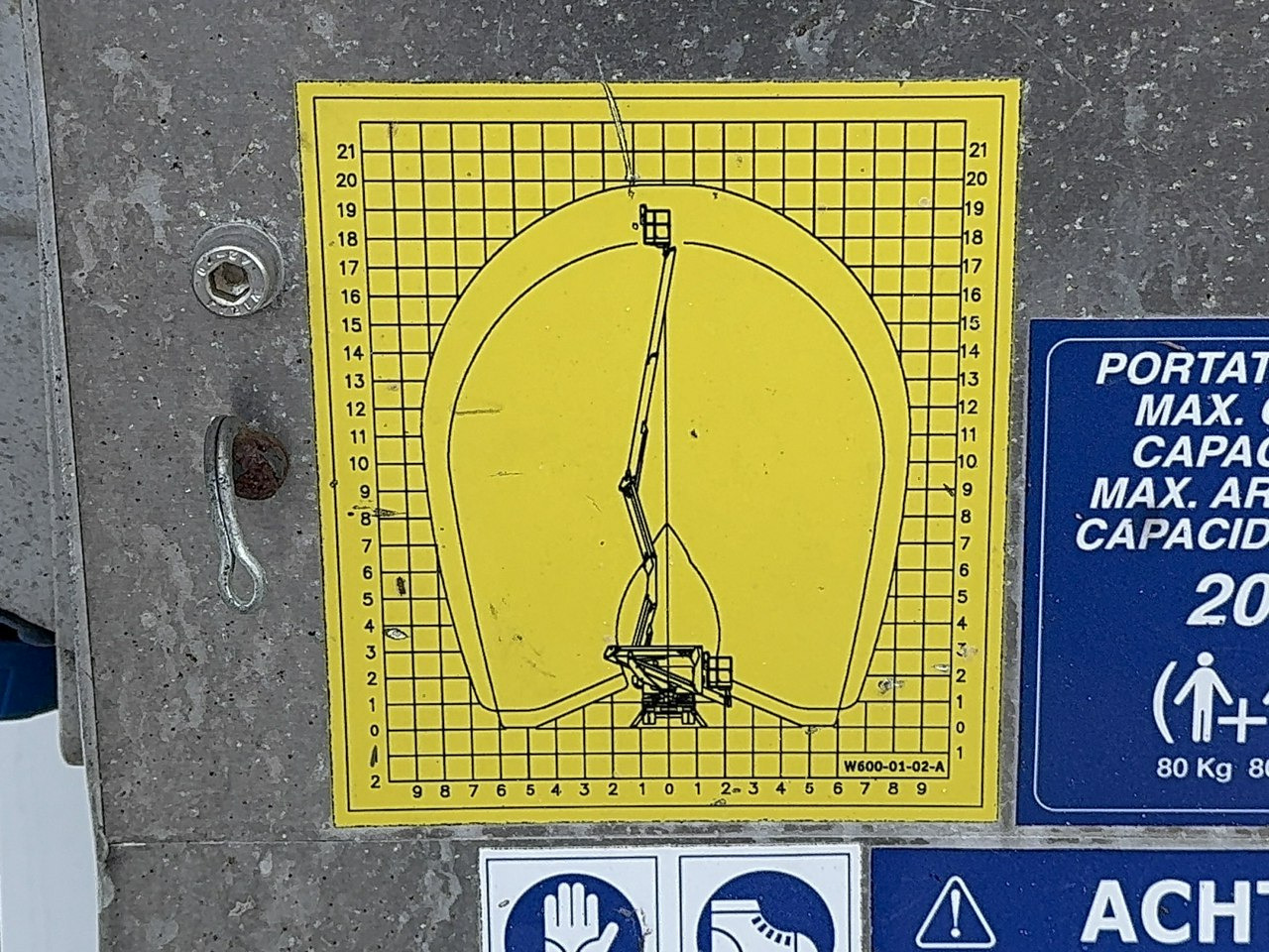 Truck mounted aerial platform Nissan Cabstar: picture 13