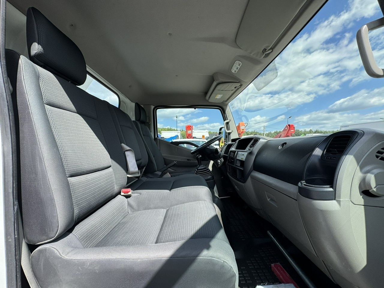 Truck mounted aerial platform Nissan Cabstar: picture 28