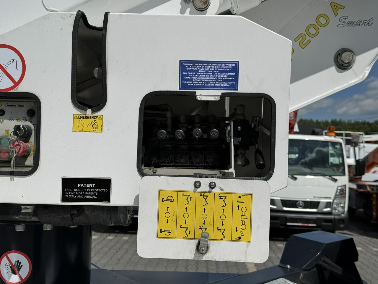 Truck mounted aerial platform Nissan Cabstar: picture 15