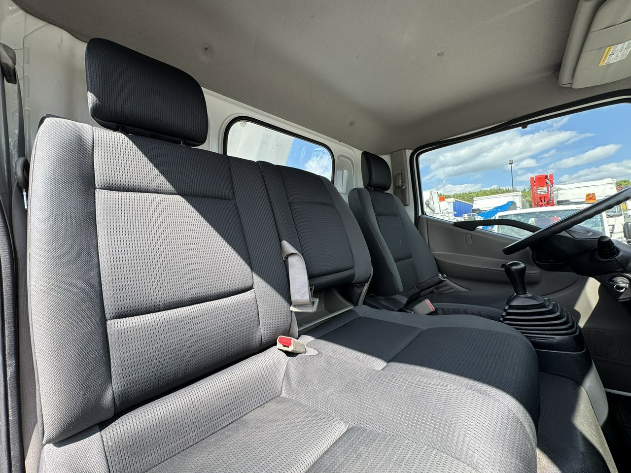 Truck mounted aerial platform Nissan Cabstar: picture 30