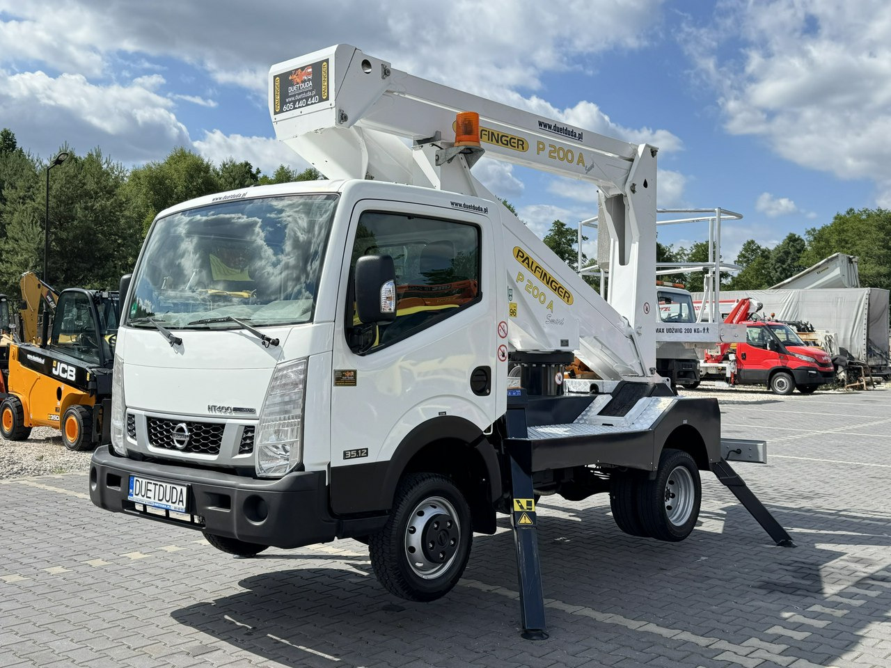 Truck mounted aerial platform Nissan Cabstar: picture 9