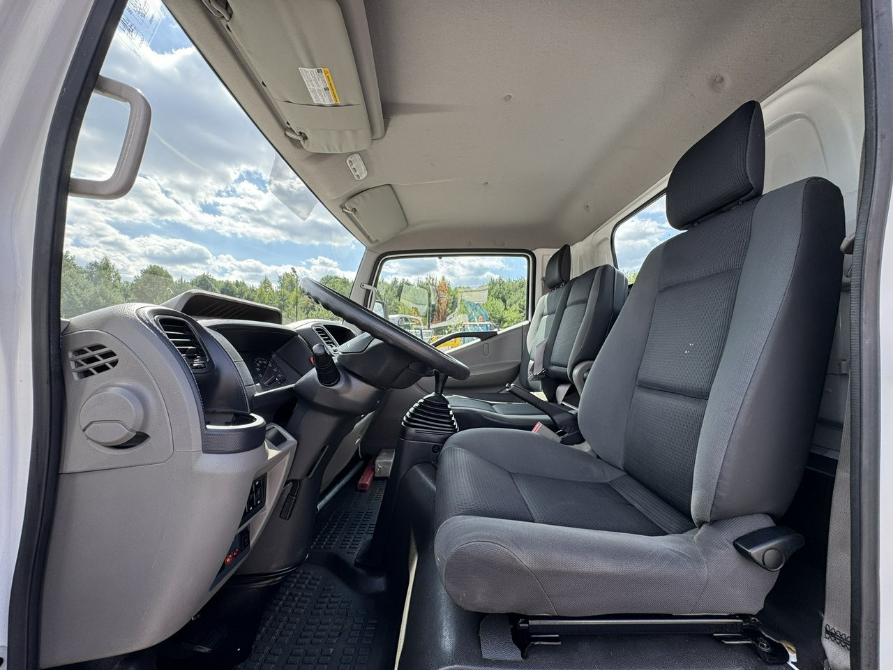 Truck mounted aerial platform Nissan Cabstar: picture 23