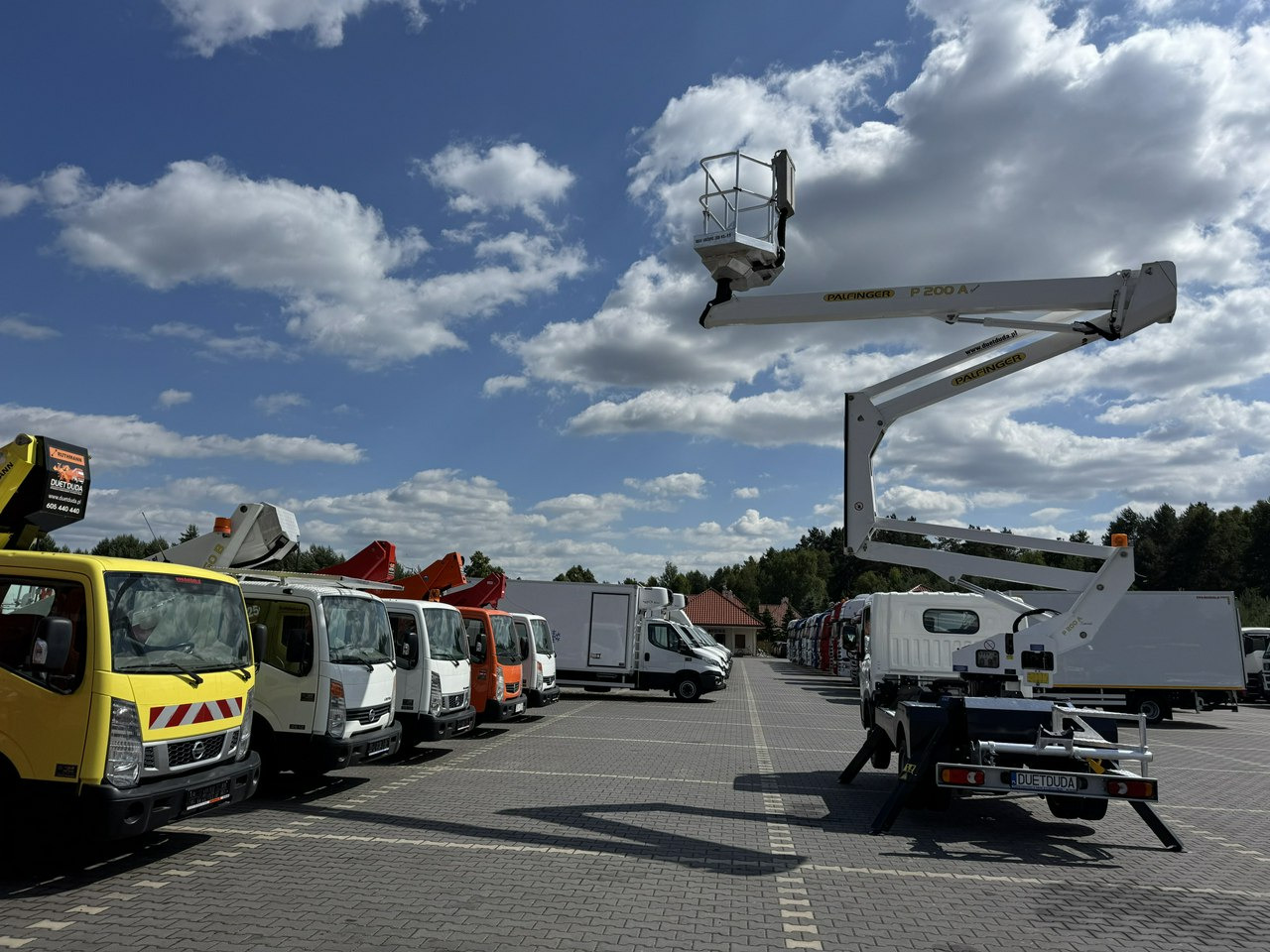Truck mounted aerial platform Nissan Cabstar: picture 22