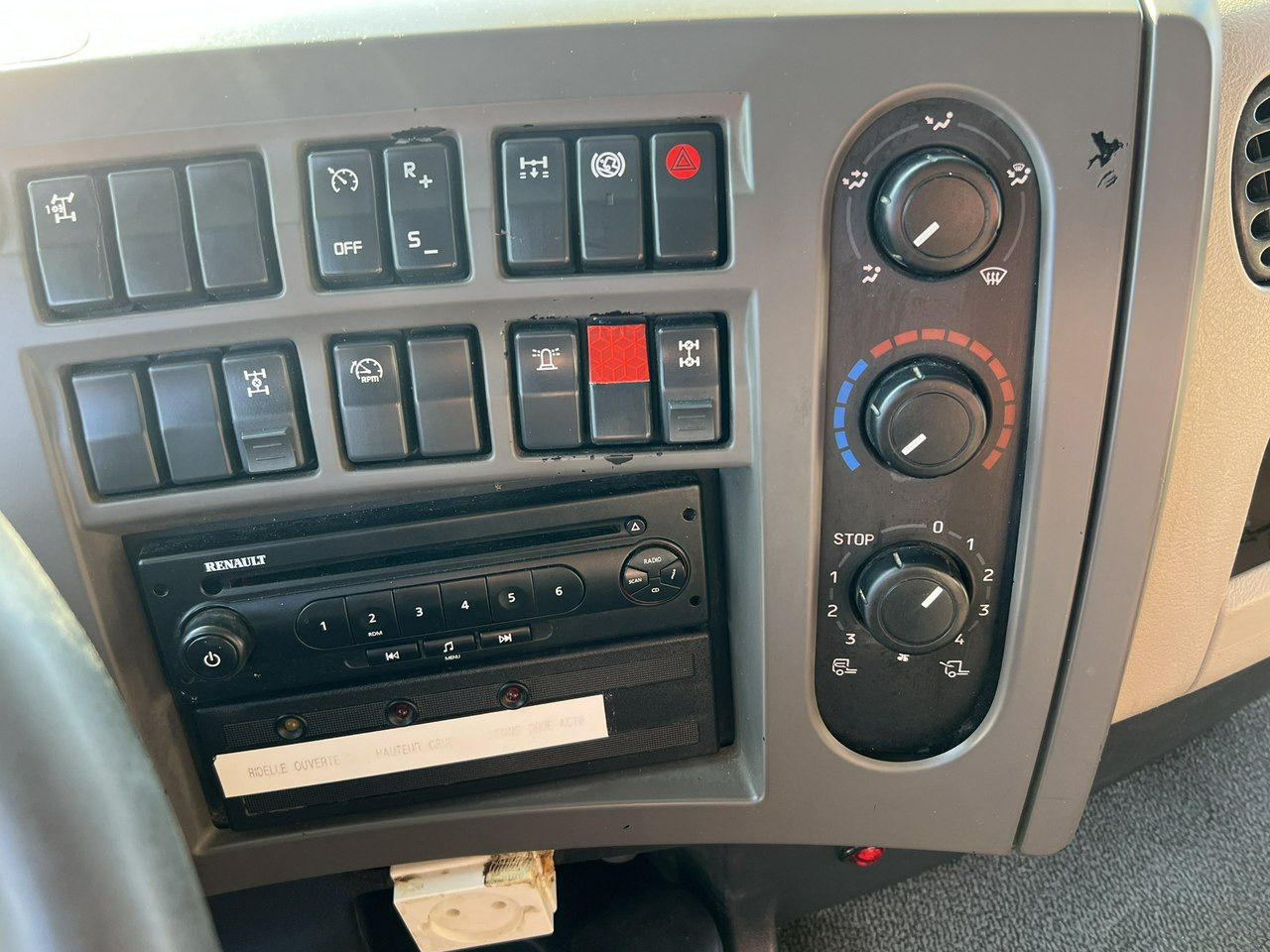 Tipper, Crane truck Renault Kerax 26.390 6x4 Mocny HDS FASSI F170 Sterowanie Radiowe: picture 30 Tipper, Crane truck Renault Kerax 26.390 6x4 Mocny HDS FASSI F170 Sterowanie Radiowe: picture 30