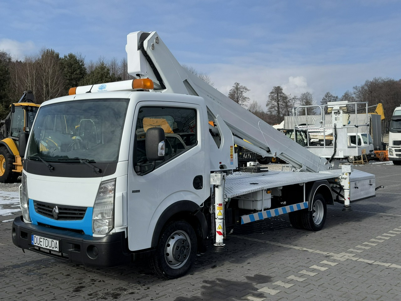 Renault Maxity - Truck mounted aerial platform: picture 4 Renault Maxity - Truck mounted aerial platform: picture 4
